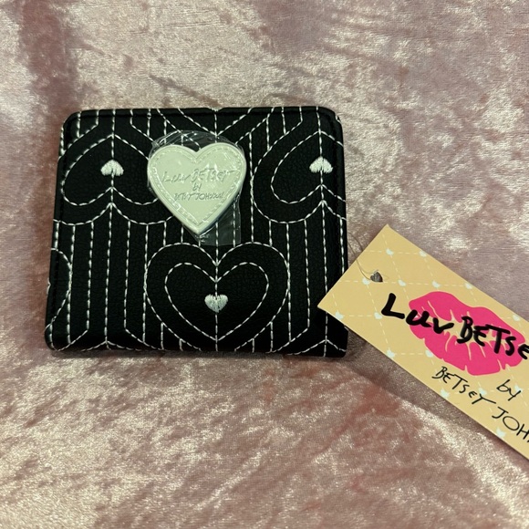 Betsey Johnson Black Quilted Heart Wallet - Picture 1 of 4
